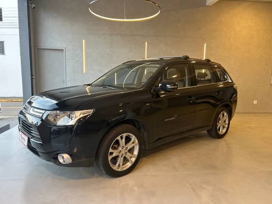 MITSUBISHI OUTLANDER 3.0 GT 4X4 V6 24V GASOLINA 4P AUTOMÁTICO MITSUBISHI OUTLANDER 3.0 GT 4X4 V6 24V GASOLINA 4P AUTOMÁTICO